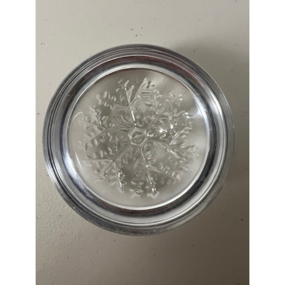 Avon 24% Lead Crystal Snowflake Domed Paperweight Holiday made by Cristal France - Picture 4 of 11
